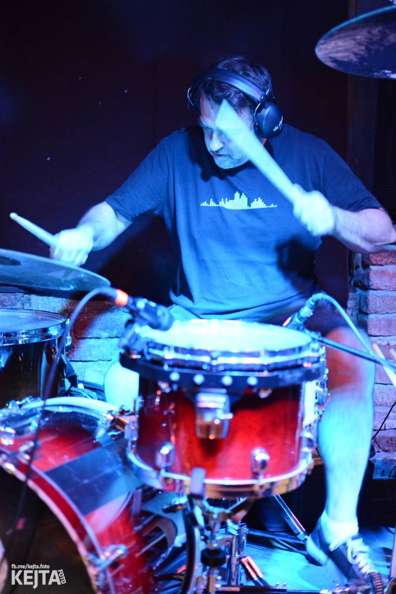 Punkový rej v Modré Vopici: zahráli WOSA, Apple juice, Čára, Resumé i RV-4