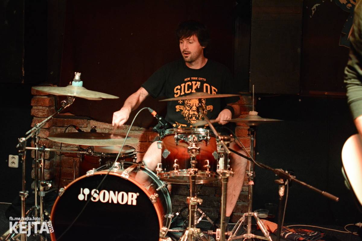 Punkový rej v Modré Vopici: zahráli WOSA, Apple juice, Čára, Resumé i RV-4