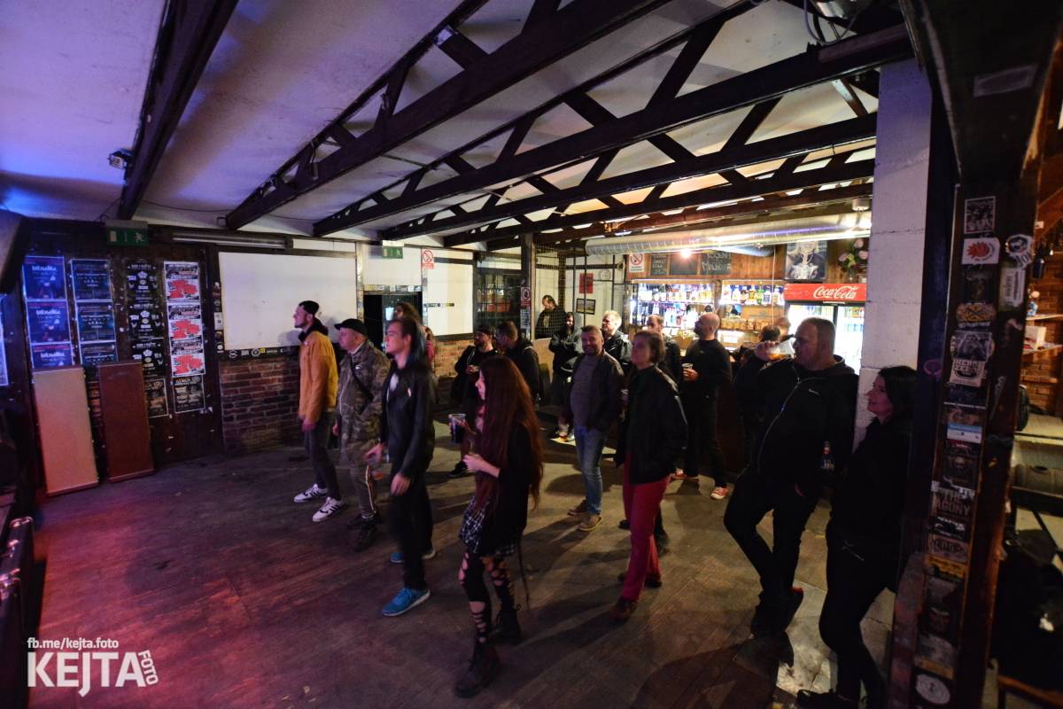 Punkový rej v Modré Vopici: zahráli WOSA, Apple juice, Čára, Resumé i RV-4