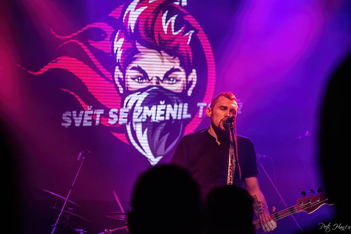 zakázanÝovoce se dočkalo křtu loňského alba a odloženého turné