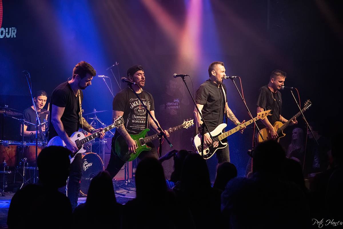 zakázanÝovoce se dočkalo křtu loňského alba a odloženého turné