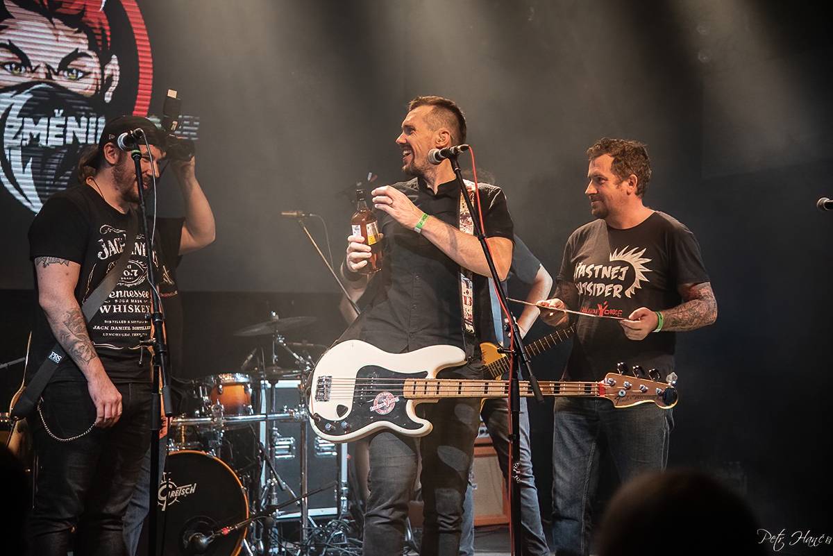 zakázanÝovoce se dočkalo křtu loňského alba a odloženého turné