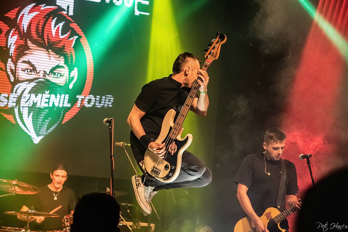 zakázanÝovoce se dočkalo křtu loňského alba a odloženého turné