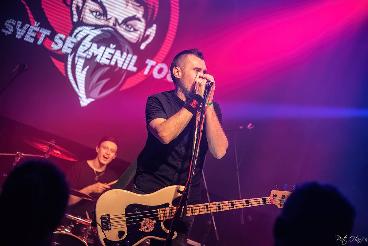 zakázanÝovoce se dočkalo křtu loňského alba a odloženého turné