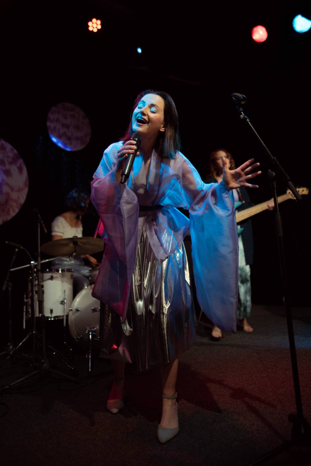 Vesna vyrazila na turné. V Malostranské besedě přivítala Annu Julii Slováčkovou, předskakoval jí Tomáš Štefka