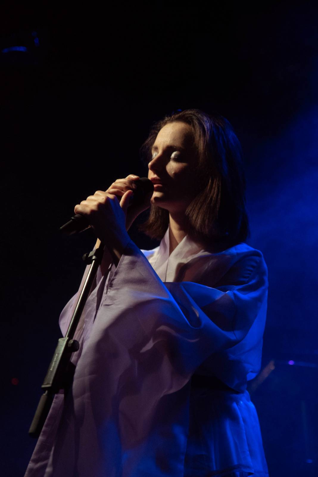 Vesna vyrazila na turné. V Malostranské besedě přivítala Annu Julii Slováčkovou, předskakoval jí Tomáš Štefka