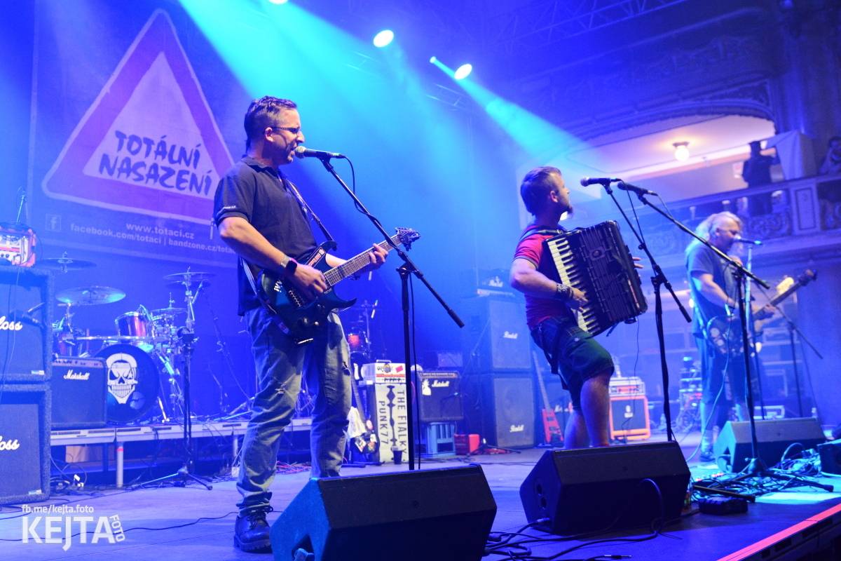 Totální nasazení oslavilo 30 let, vystoupili také Plexis, The Fialky nebo Deratizéři