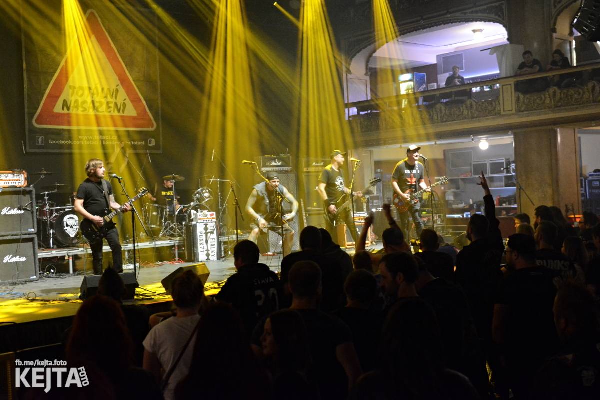 Totální nasazení oslavilo 30 let, vystoupili také Plexis, The Fialky nebo Deratizéři