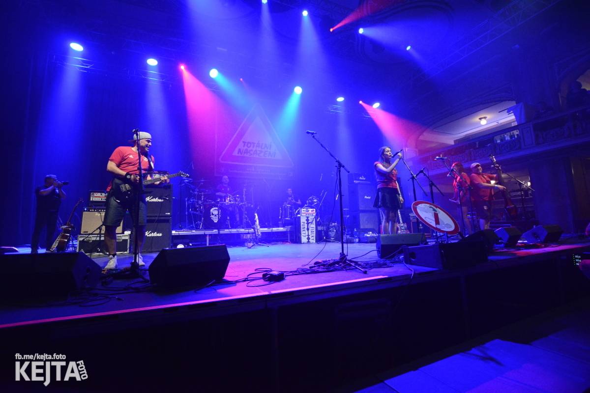 Totální nasazení oslavilo 30 let, vystoupili také Plexis, The Fialky nebo Deratizéři