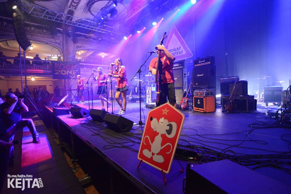 Totální nasazení oslavilo 30 let, vystoupili také Plexis, The Fialky nebo Deratizéři