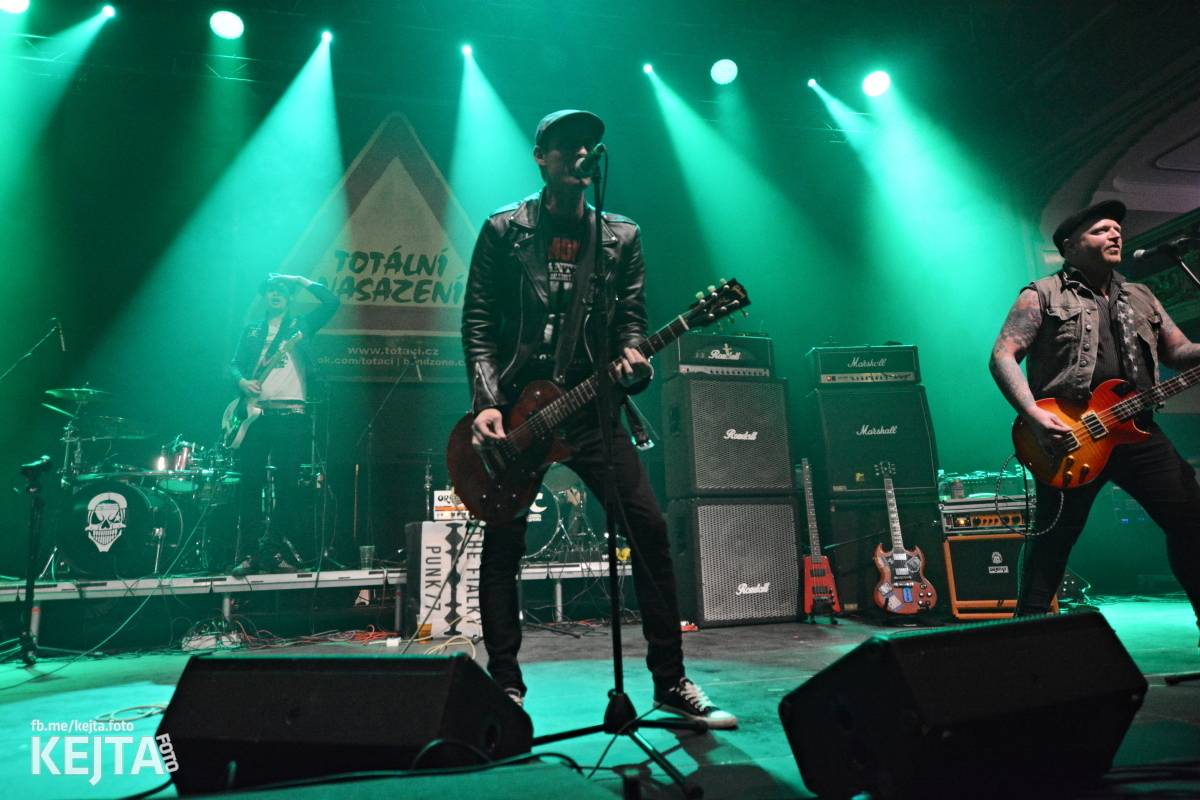 Totální nasazení oslavilo 30 let, vystoupili také Plexis, The Fialky nebo Deratizéři