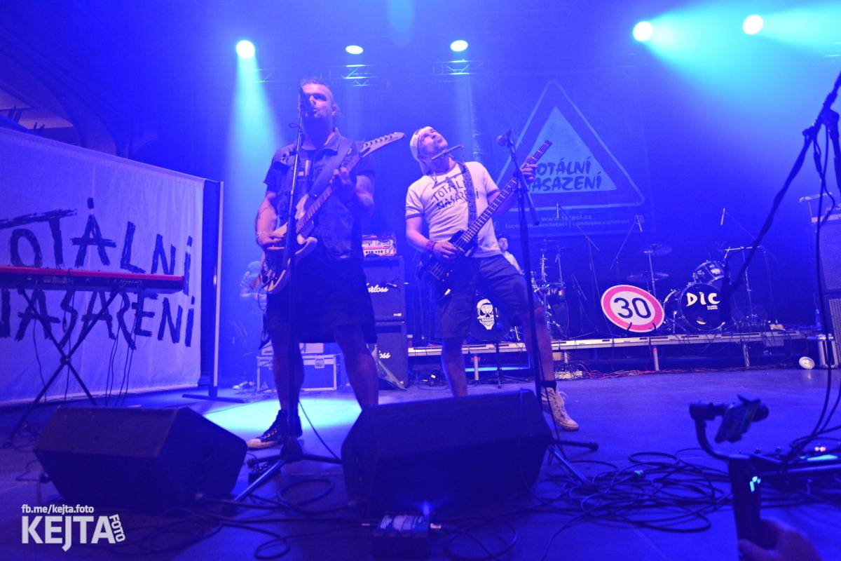 Totální nasazení oslavilo 30 let, vystoupili také Plexis, The Fialky nebo Deratizéři
