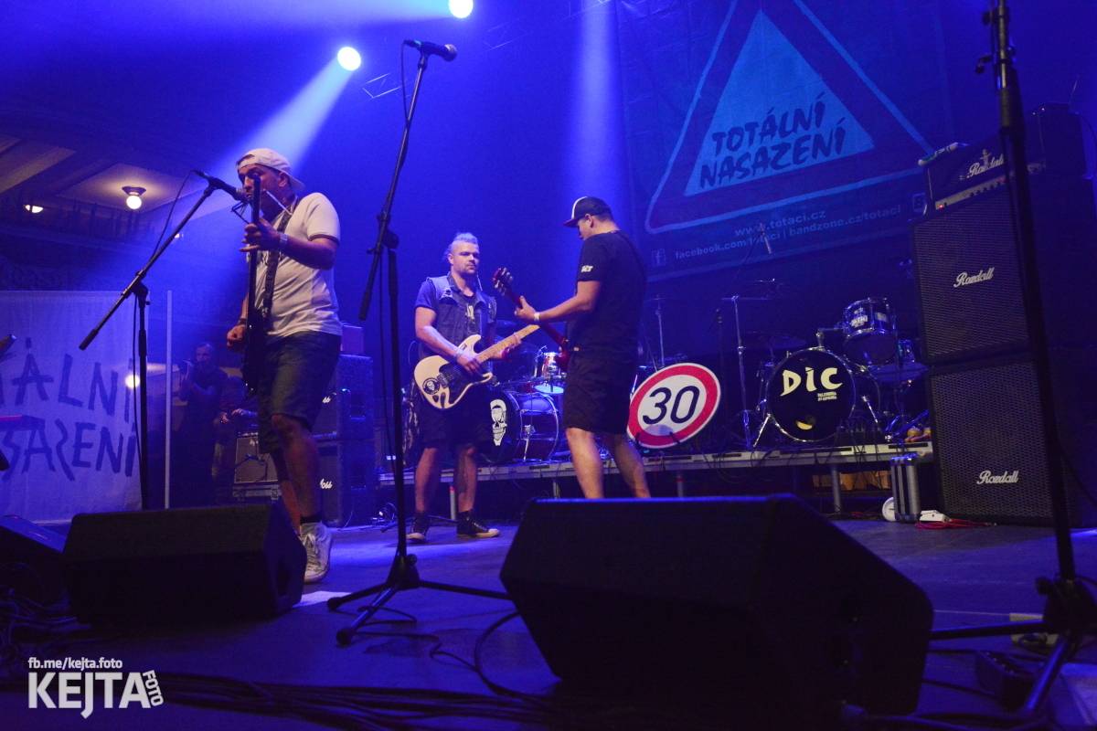 Totální nasazení oslavilo 30 let, vystoupili také Plexis, The Fialky nebo Deratizéři