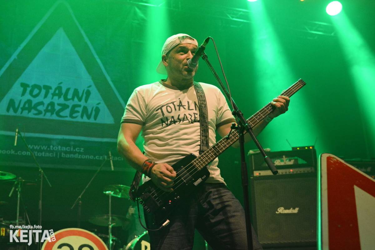 Totální nasazení oslavilo 30 let, vystoupili také Plexis, The Fialky nebo Deratizéři