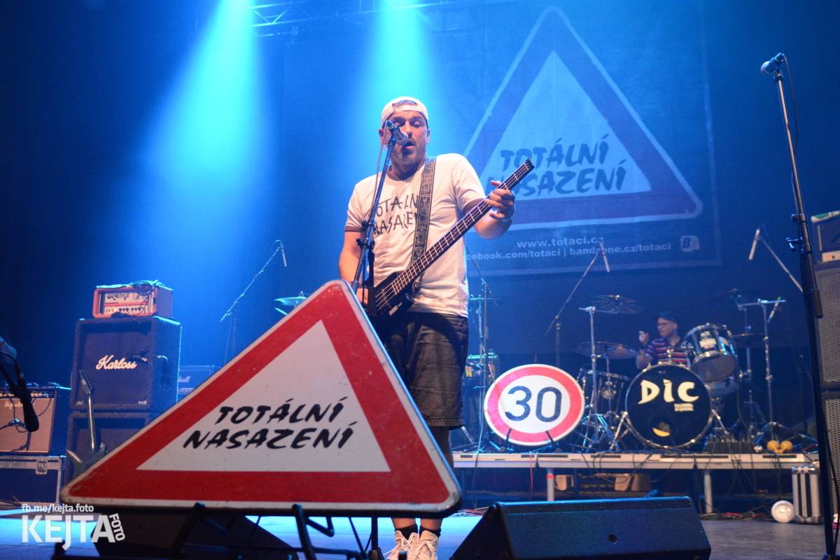 Totální nasazení oslavilo 30 let, vystoupili také Plexis, The Fialky nebo Deratizéři
