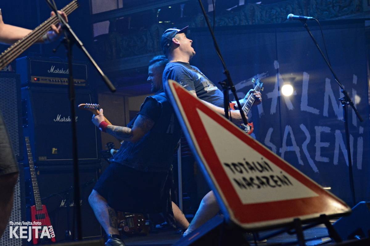 Totální nasazení oslavilo 30 let, vystoupili také Plexis, The Fialky nebo Deratizéři