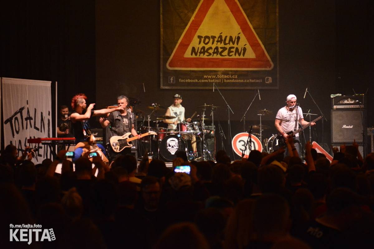 Totální nasazení oslavilo 30 let, vystoupili také Plexis, The Fialky nebo Deratizéři