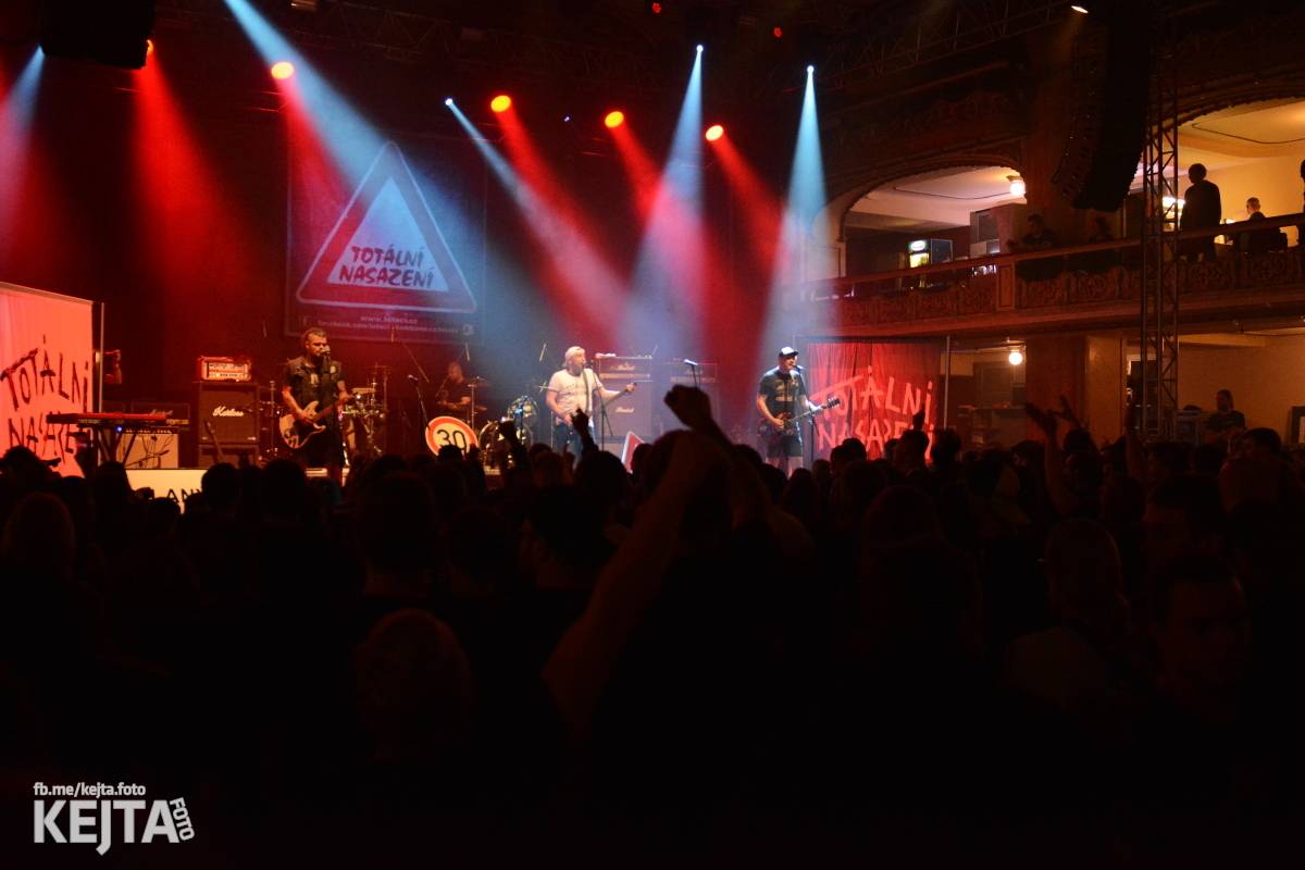 Totální nasazení oslavilo 30 let, vystoupili také Plexis, The Fialky nebo Deratizéři