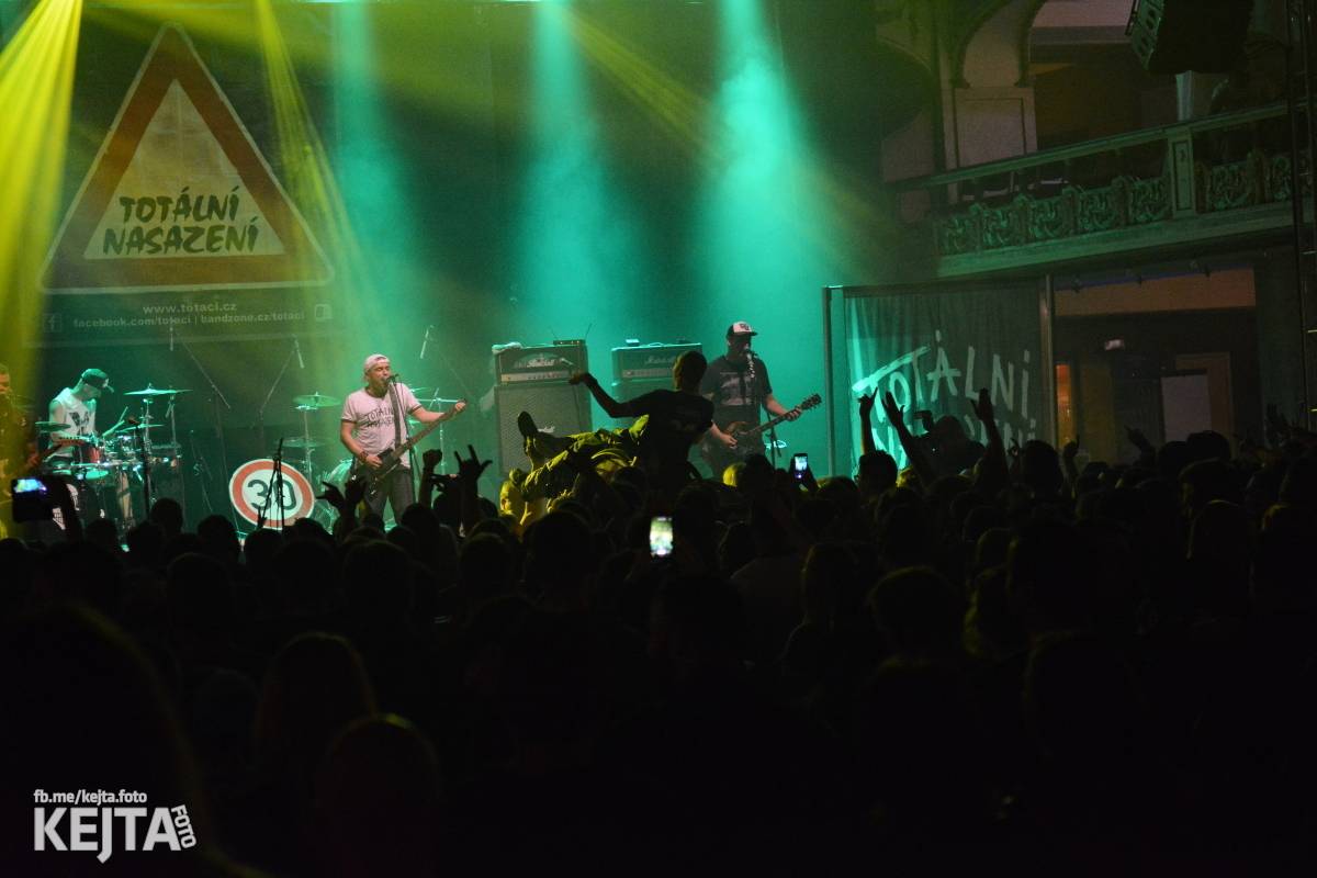 Totální nasazení oslavilo 30 let, vystoupili také Plexis, The Fialky nebo Deratizéři
