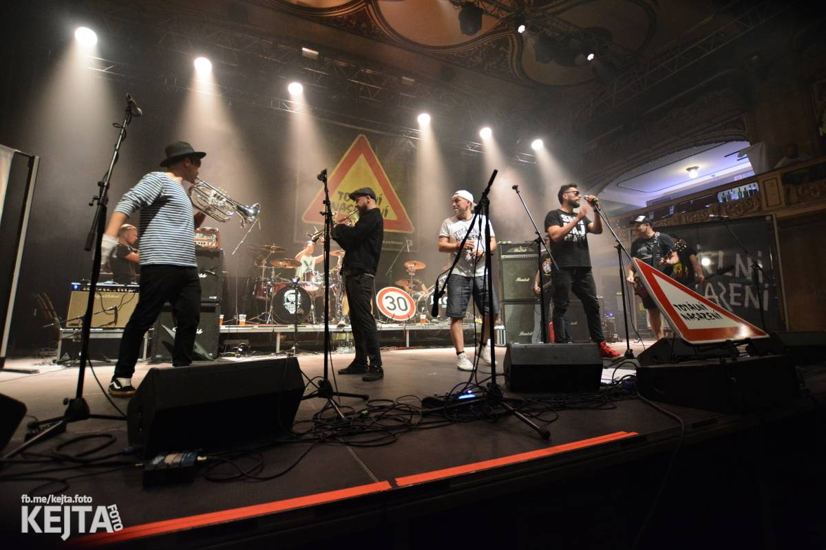 Totální nasazení oslavilo 30 let, vystoupili také Plexis, The Fialky nebo Deratizéři