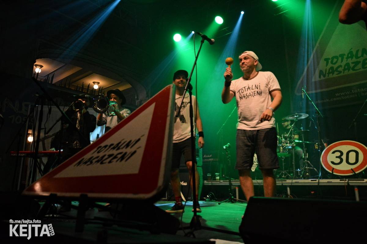 Totální nasazení oslavilo 30 let, vystoupili také Plexis, The Fialky nebo Deratizéři