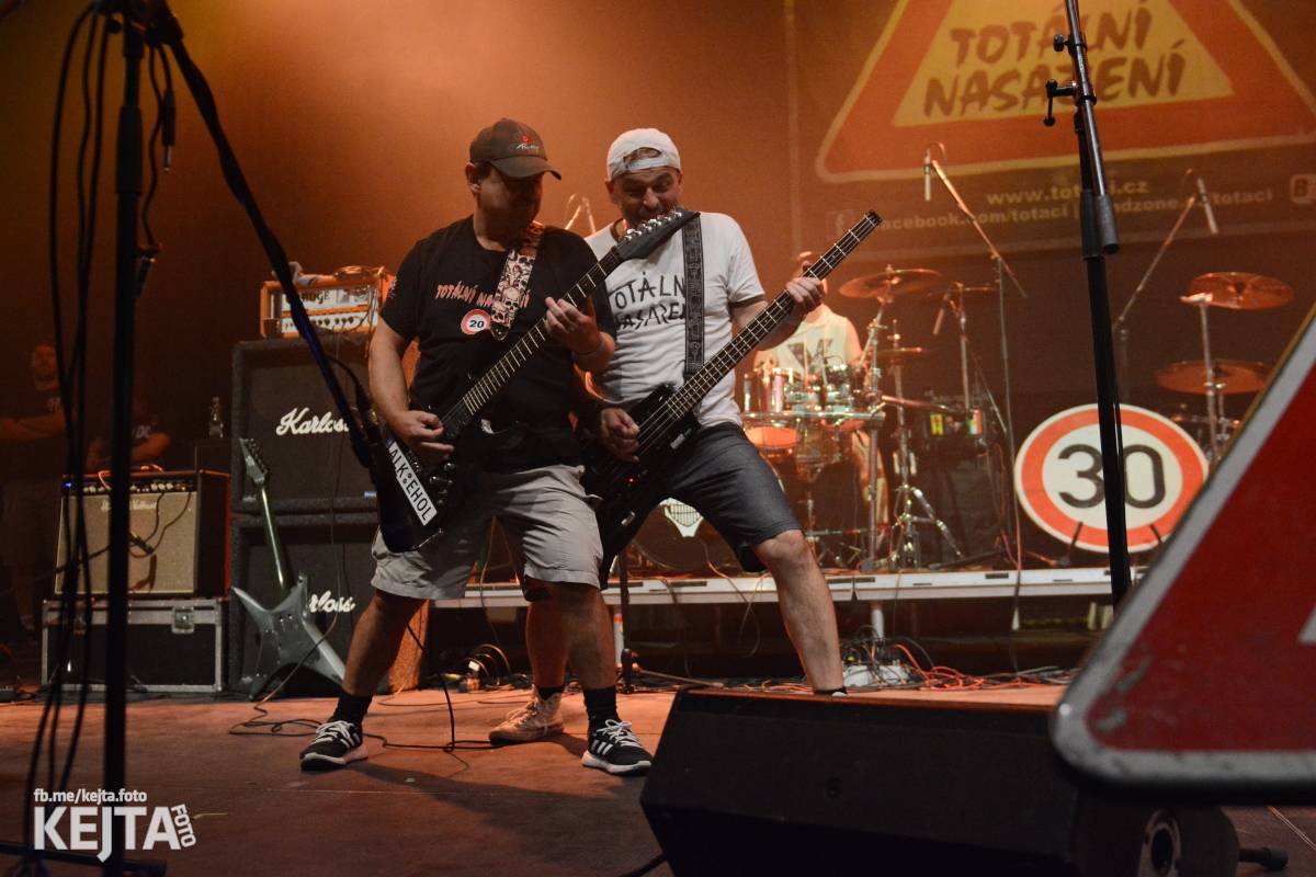 Totální nasazení oslavilo 30 let, vystoupili také Plexis, The Fialky nebo Deratizéři
