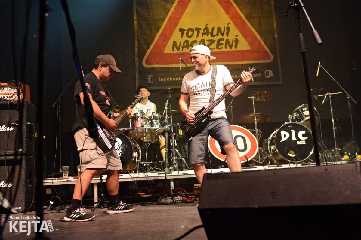 Totální nasazení oslavilo 30 let, vystoupili také Plexis, The Fialky nebo Deratizéři