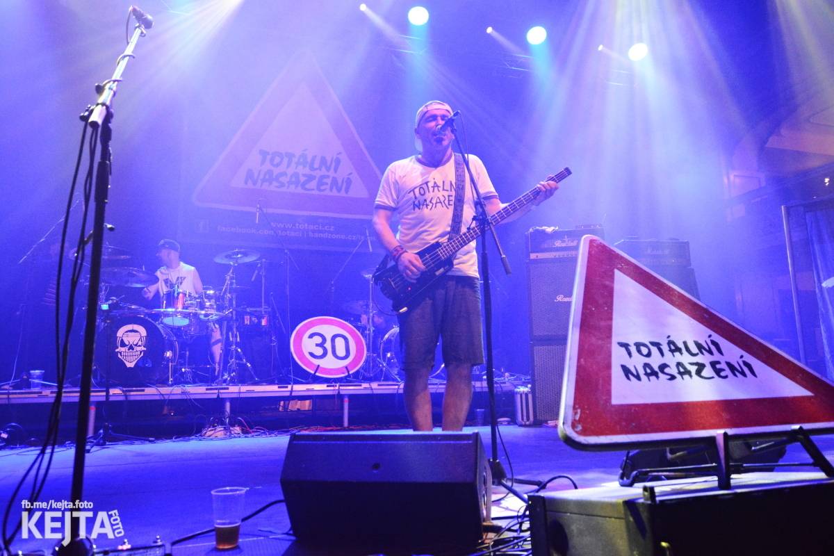 Totální nasazení oslavilo 30 let, vystoupili také Plexis, The Fialky nebo Deratizéři