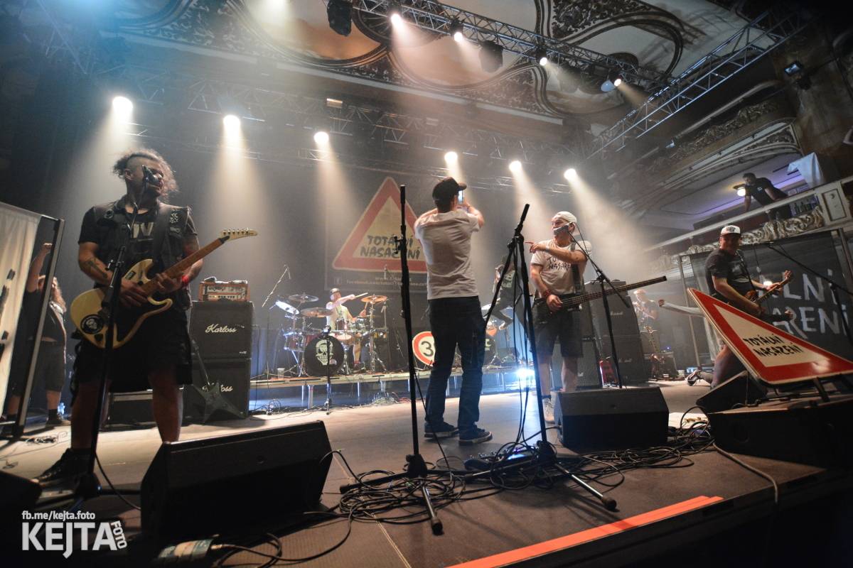 Totální nasazení oslavilo 30 let, vystoupili také Plexis, The Fialky nebo Deratizéři