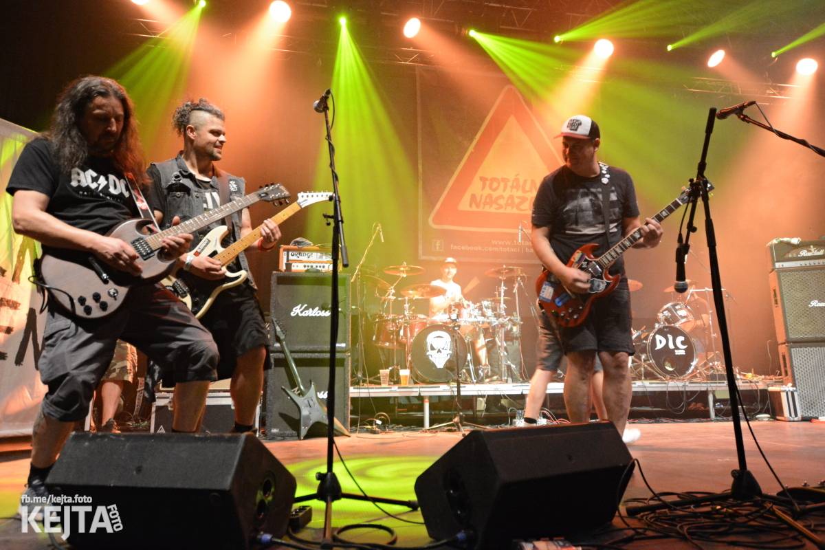 Totální nasazení oslavilo 30 let, vystoupili také Plexis, The Fialky nebo Deratizéři