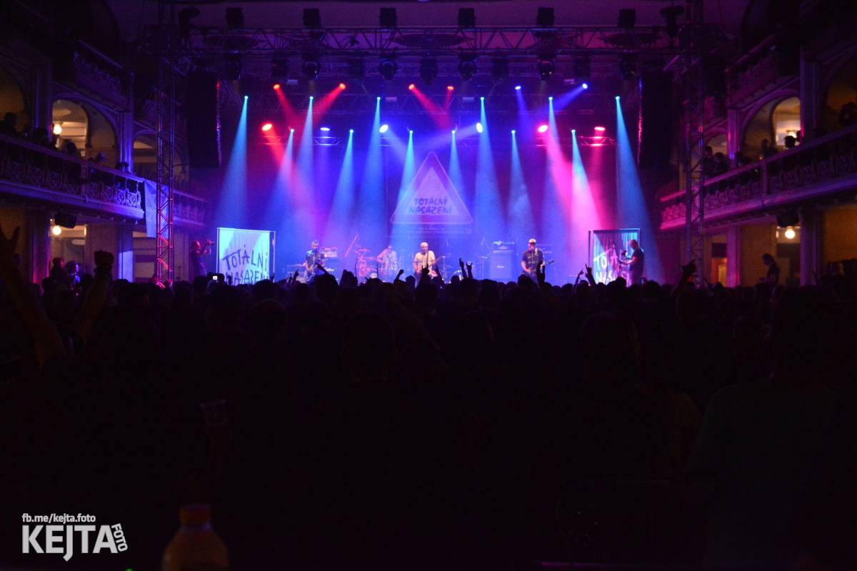 Totální nasazení oslavilo 30 let, vystoupili také Plexis, The Fialky nebo Deratizéři