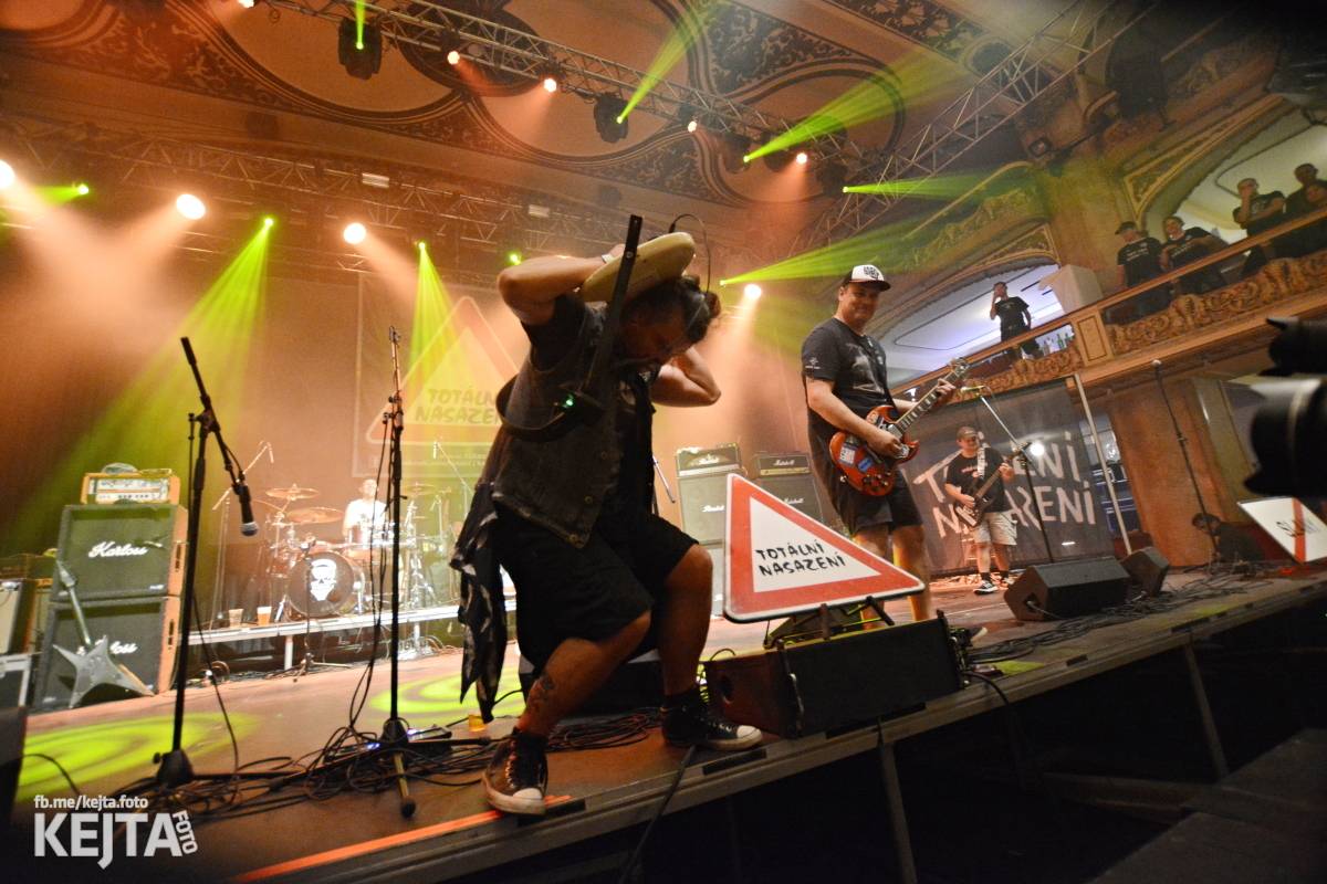 Totální nasazení oslavilo 30 let, vystoupili také Plexis, The Fialky nebo Deratizéři