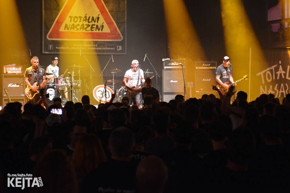 Totální nasazení oslavilo 30 let, vystoupili také Plexis, The Fialky nebo Deratizéři
