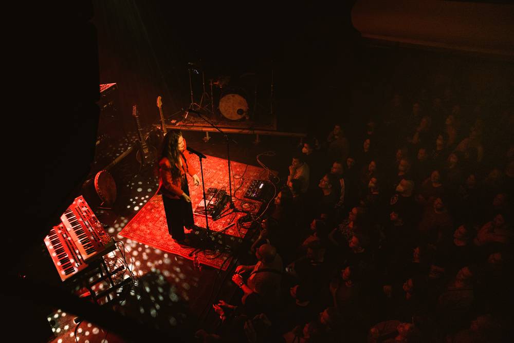 Charakteristický hlas Eivør opět rozezněl Prahu, zpěvačka nabídla posluchačům průřez žánry