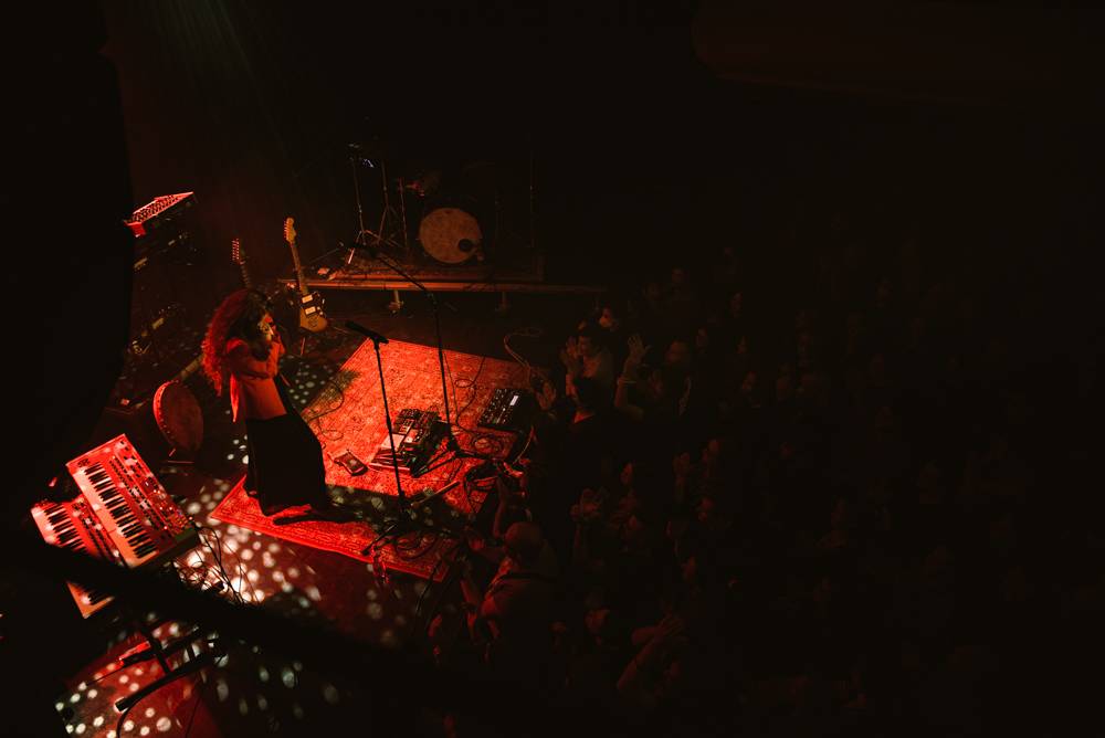 Charakteristický hlas Eivør opět rozezněl Prahu, zpěvačka nabídla posluchačům průřez žánry