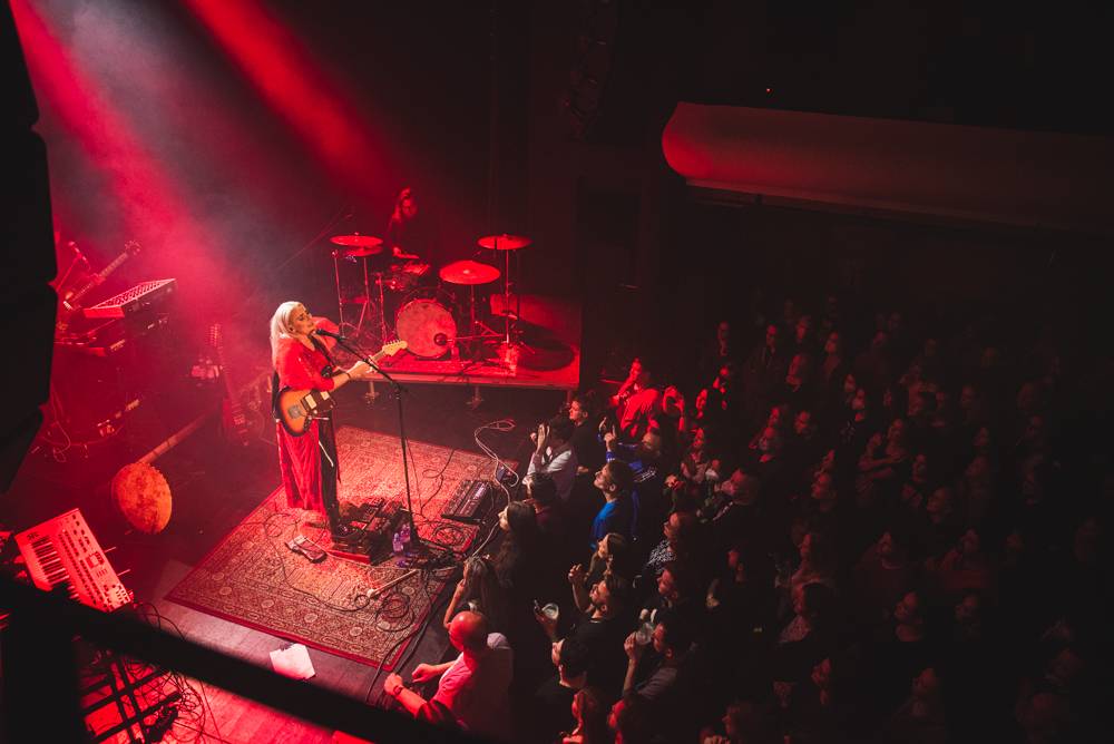 Charakteristický hlas Eivør opět rozezněl Prahu, zpěvačka nabídla posluchačům průřez žánry