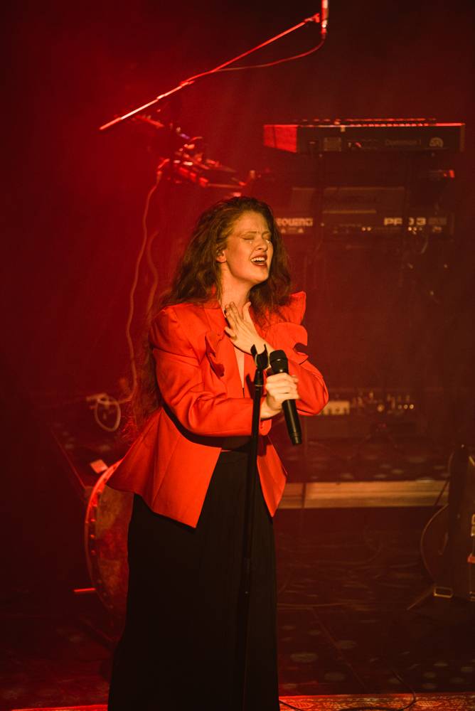 Charakteristický hlas Eivør opět rozezněl Prahu, zpěvačka nabídla posluchačům průřez žánry