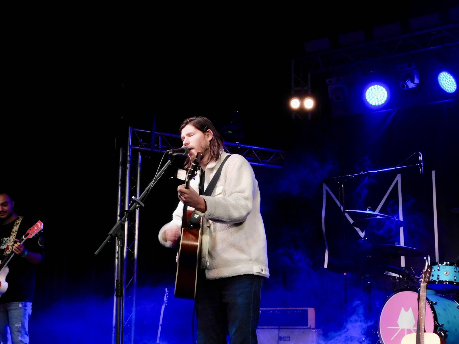 Mirai rozzářili krnovský Kofola Music Club, předvedli do detailu promyšlenou, ohnivou show