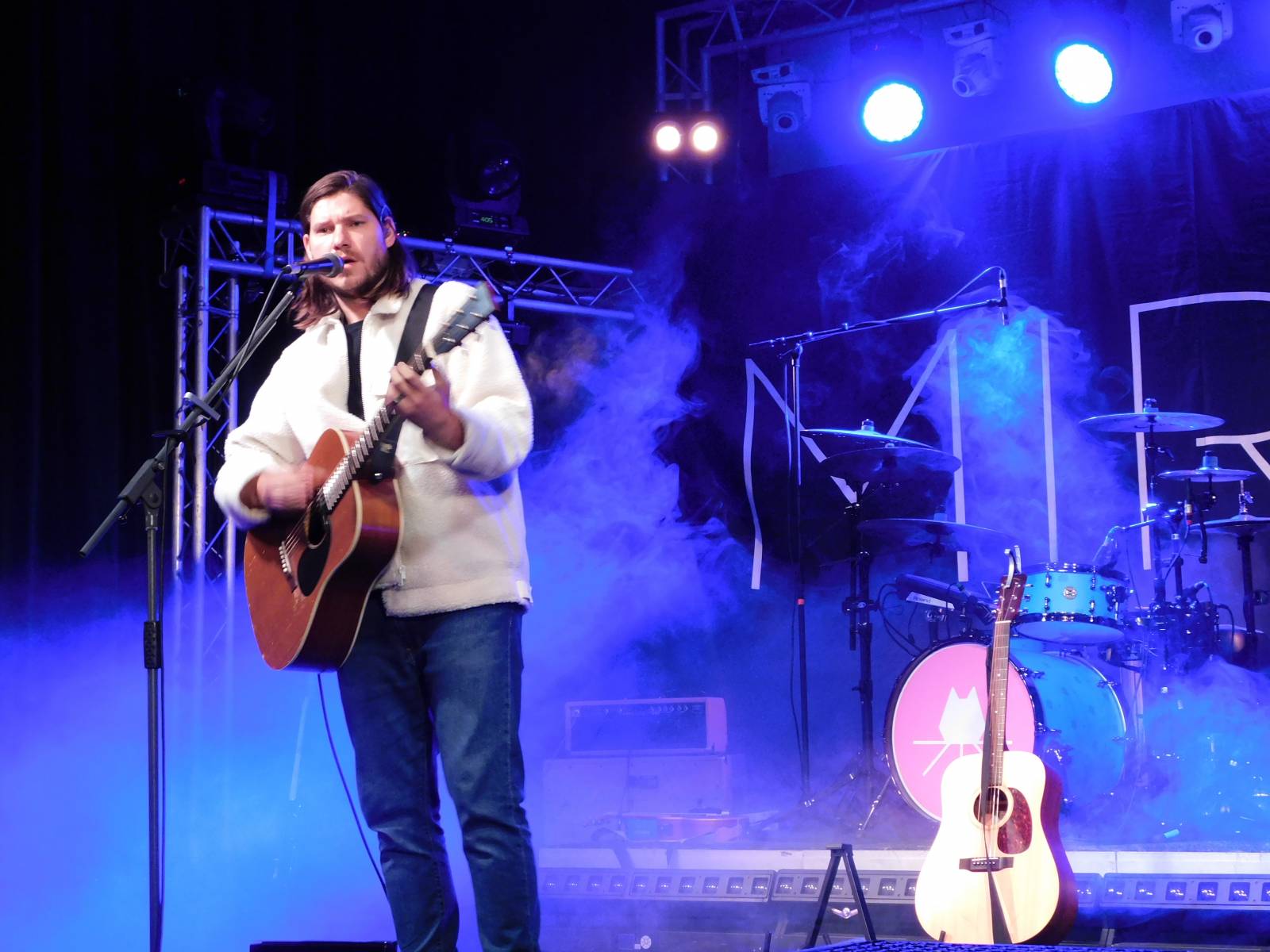 Mirai rozzářili krnovský Kofola Music Club, předvedli do detailu promyšlenou, ohnivou show