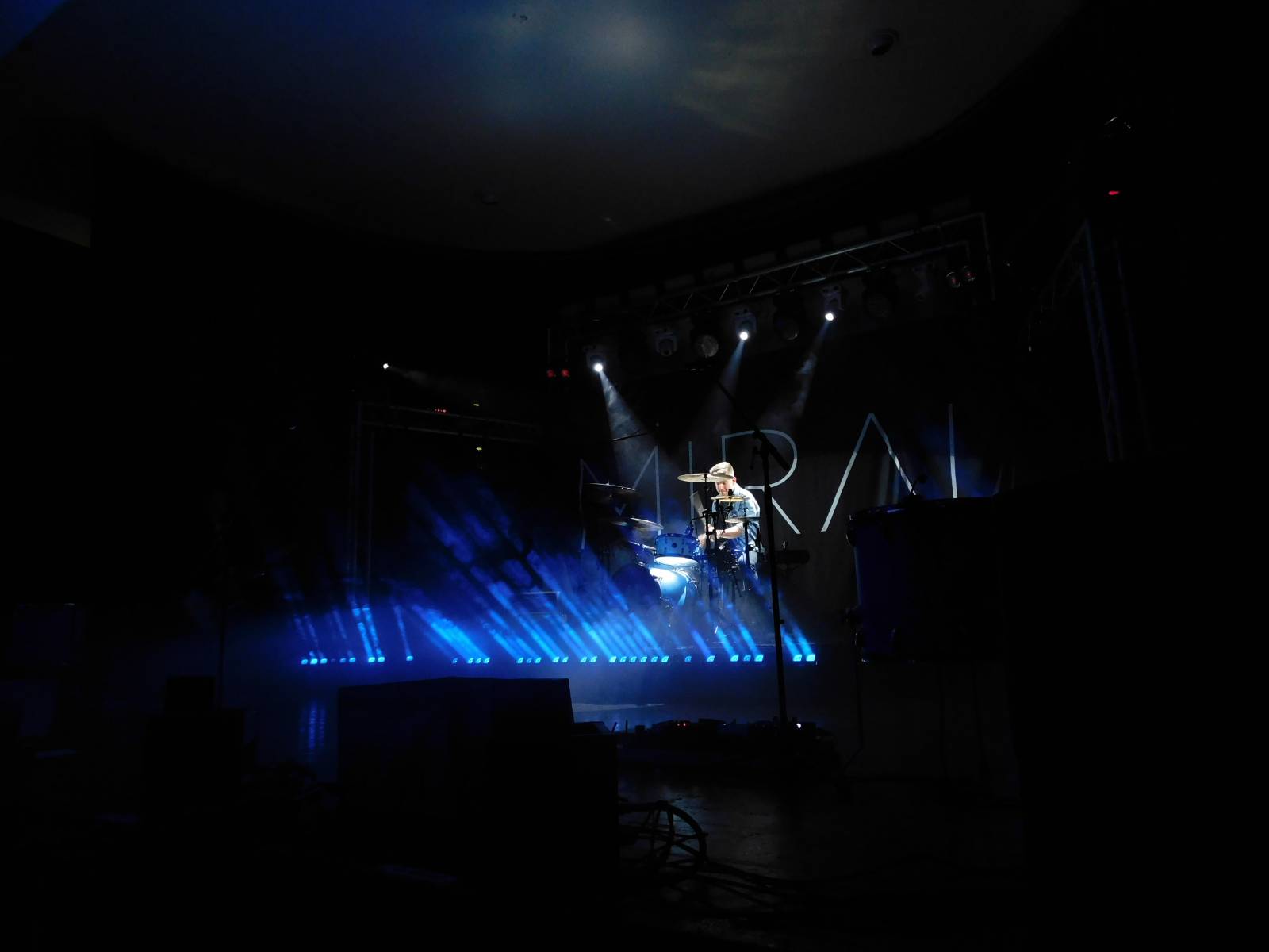 Mirai rozzářili krnovský Kofola Music Club, předvedli do detailu promyšlenou, ohnivou show