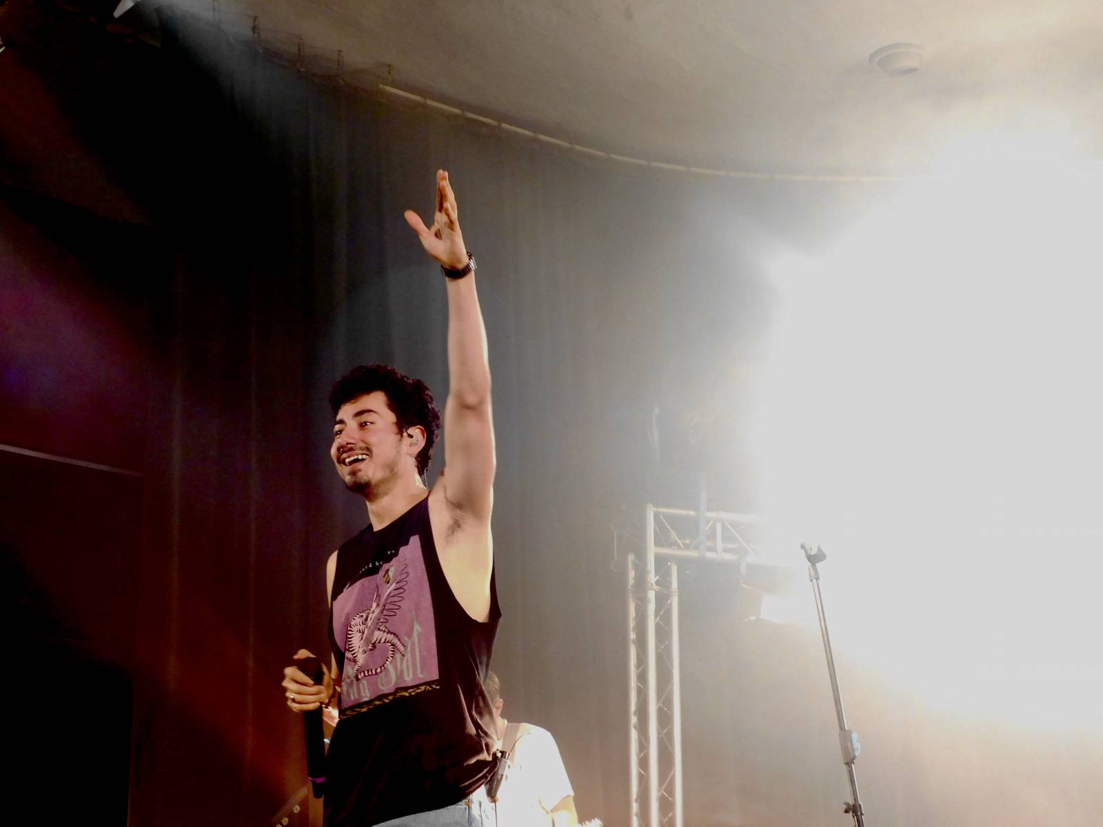 Mirai rozzářili krnovský Kofola Music Club, předvedli do detailu promyšlenou, ohnivou show