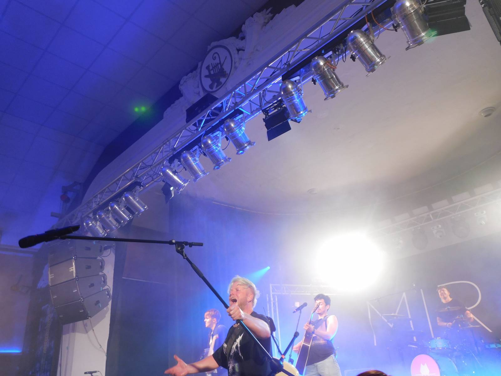 Mirai rozzářili krnovský Kofola Music Club, předvedli do detailu promyšlenou, ohnivou show