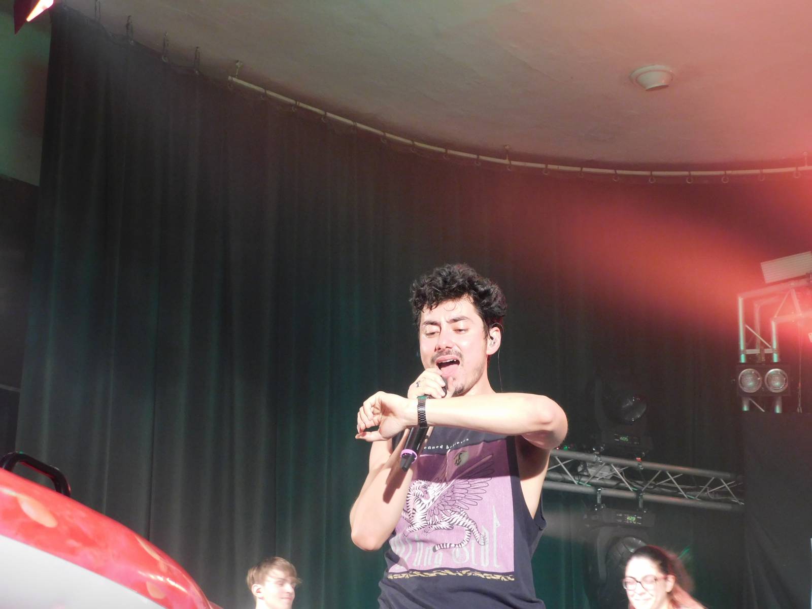 Mirai rozzářili krnovský Kofola Music Club, předvedli do detailu promyšlenou, ohnivou show