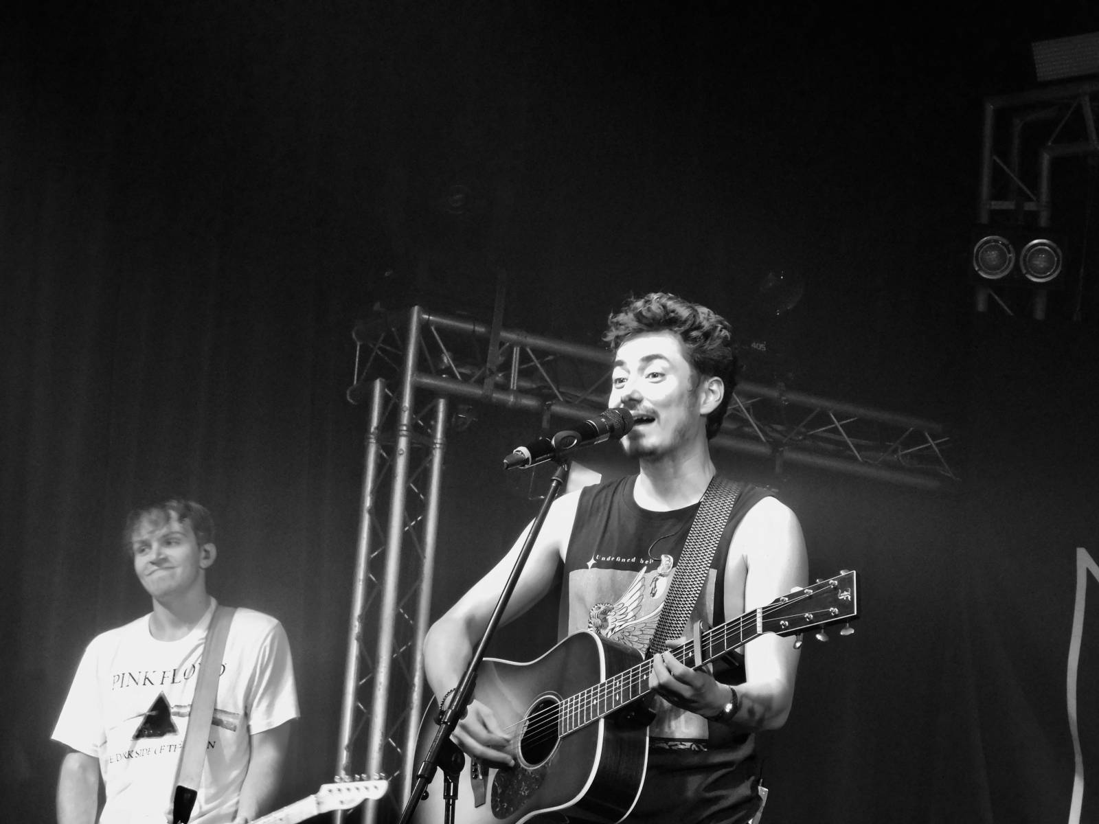 Mirai rozzářili krnovský Kofola Music Club, předvedli do detailu promyšlenou, ohnivou show