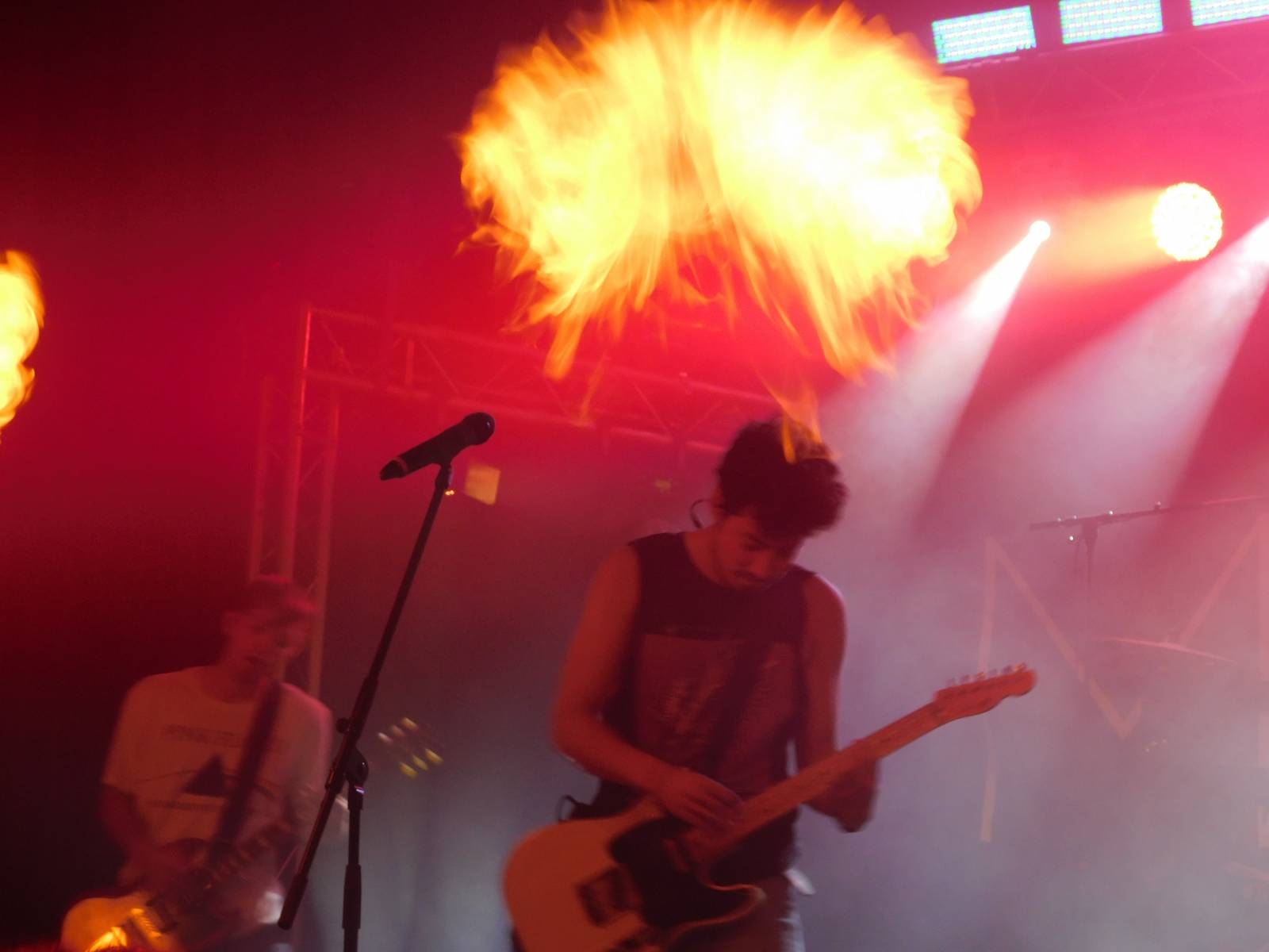 Mirai rozzářili krnovský Kofola Music Club, předvedli do detailu promyšlenou, ohnivou show