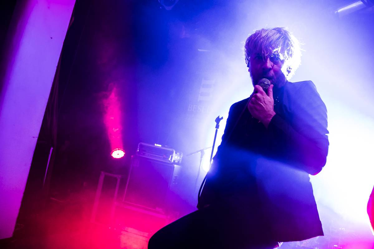 Walkmanz pokřtili album Mono. Kmotrem se stal Jiří Mádl, přišel i Láska