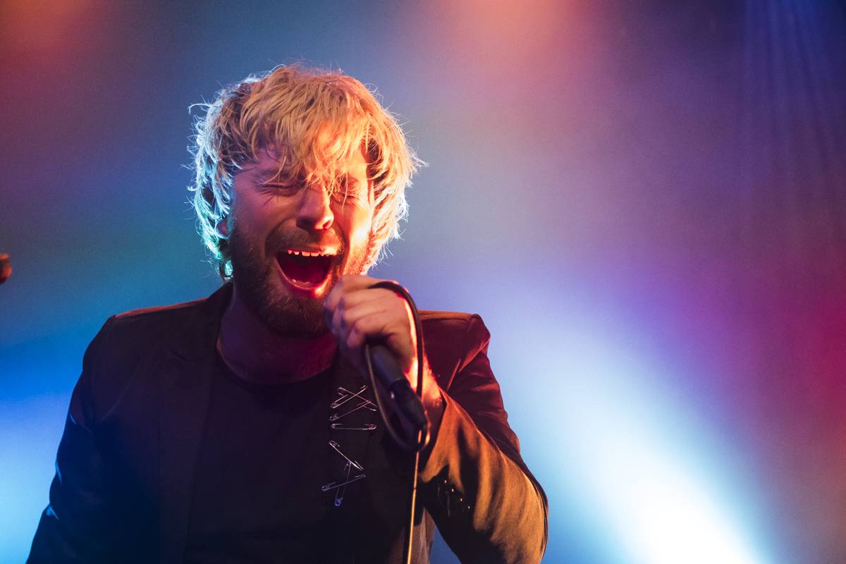 Walkmanz pokřtili album Mono. Kmotrem se stal Jiří Mádl, přišel i Láska