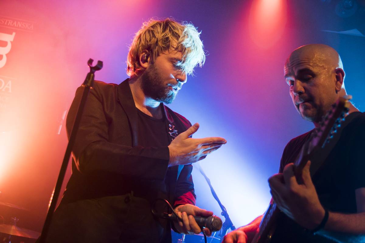 Walkmanz pokřtili album Mono. Kmotrem se stal Jiří Mádl, přišel i Láska