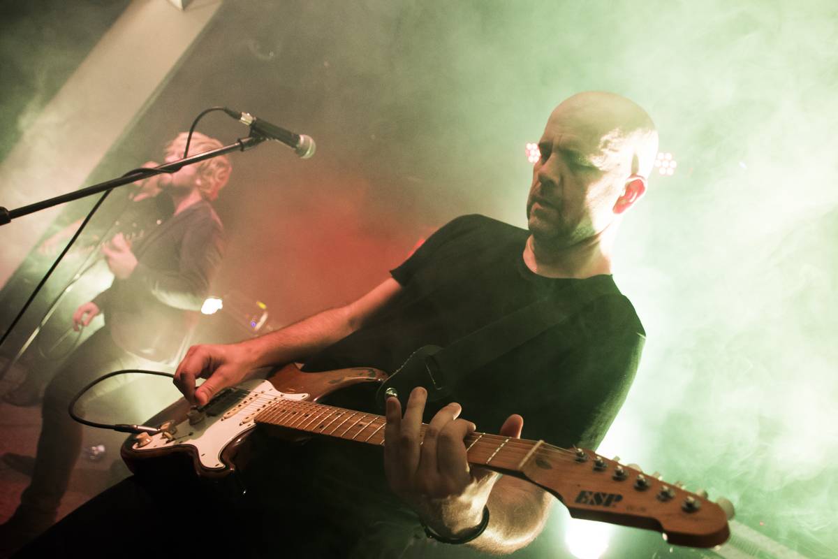 Walkmanz pokřtili album Mono. Kmotrem se stal Jiří Mádl, přišel i Láska