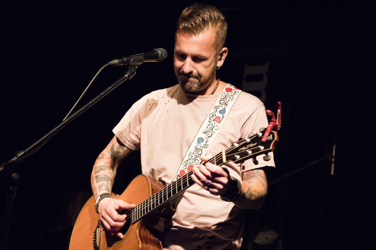 Walkmanz pokřtili album Mono. Kmotrem se stal Jiří Mádl, přišel i Láska